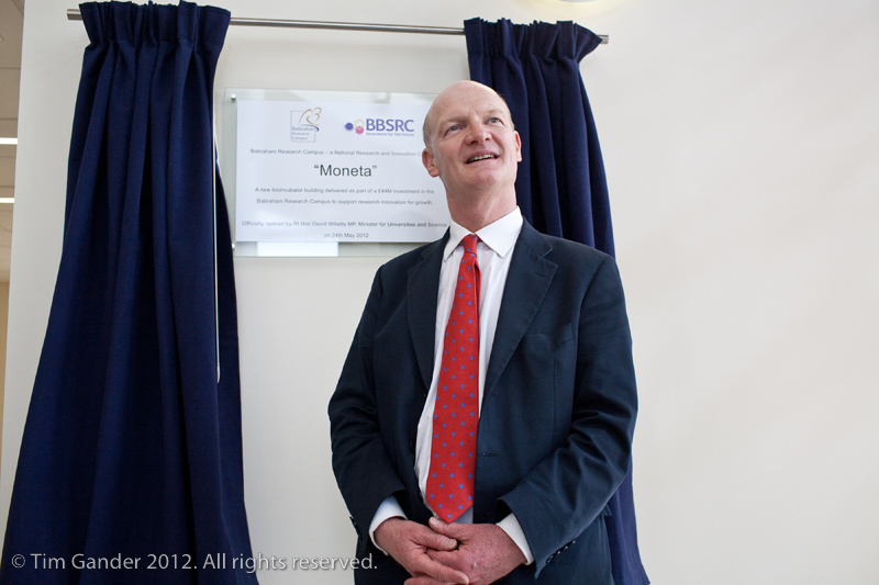 David Willetts MP unveils plaque in Moneta building, Babraham Institute near Oxford.