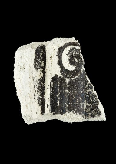 Impression of top of a doric column in ceramic fragment.